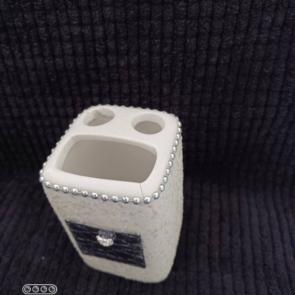 Toothbrush Holder - Picture 6 of 6